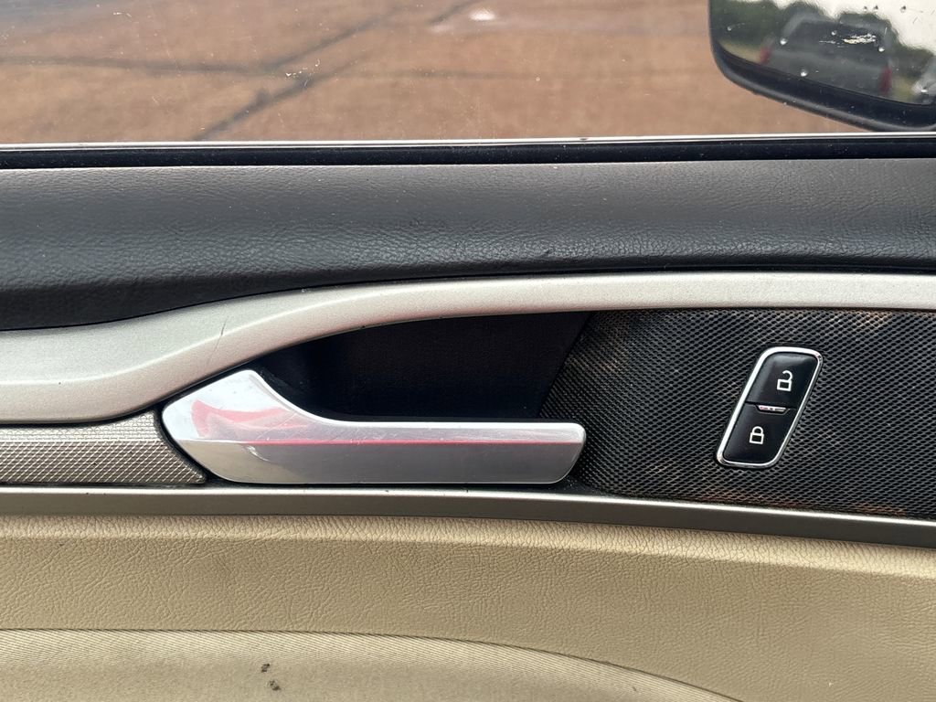 Used 2015 Ford Fusion SE FWD image 13