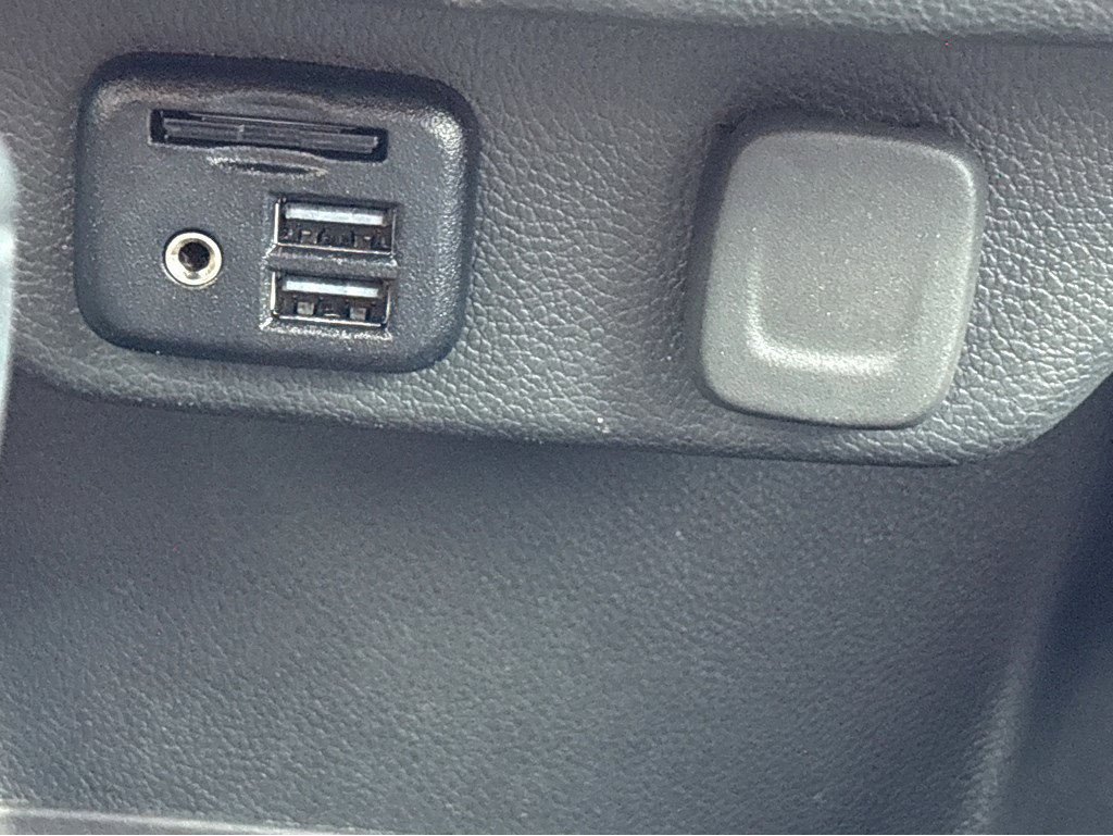 Used 2023 Chevrolet Traverse RS image 41