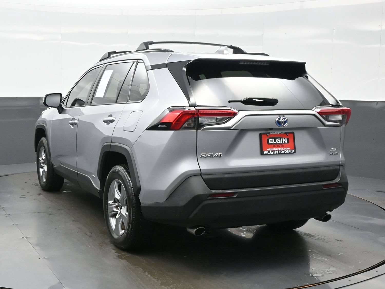 Used 2022 Toyota RAV4 XLE w/ Convenience Package AWD/4WD image 4