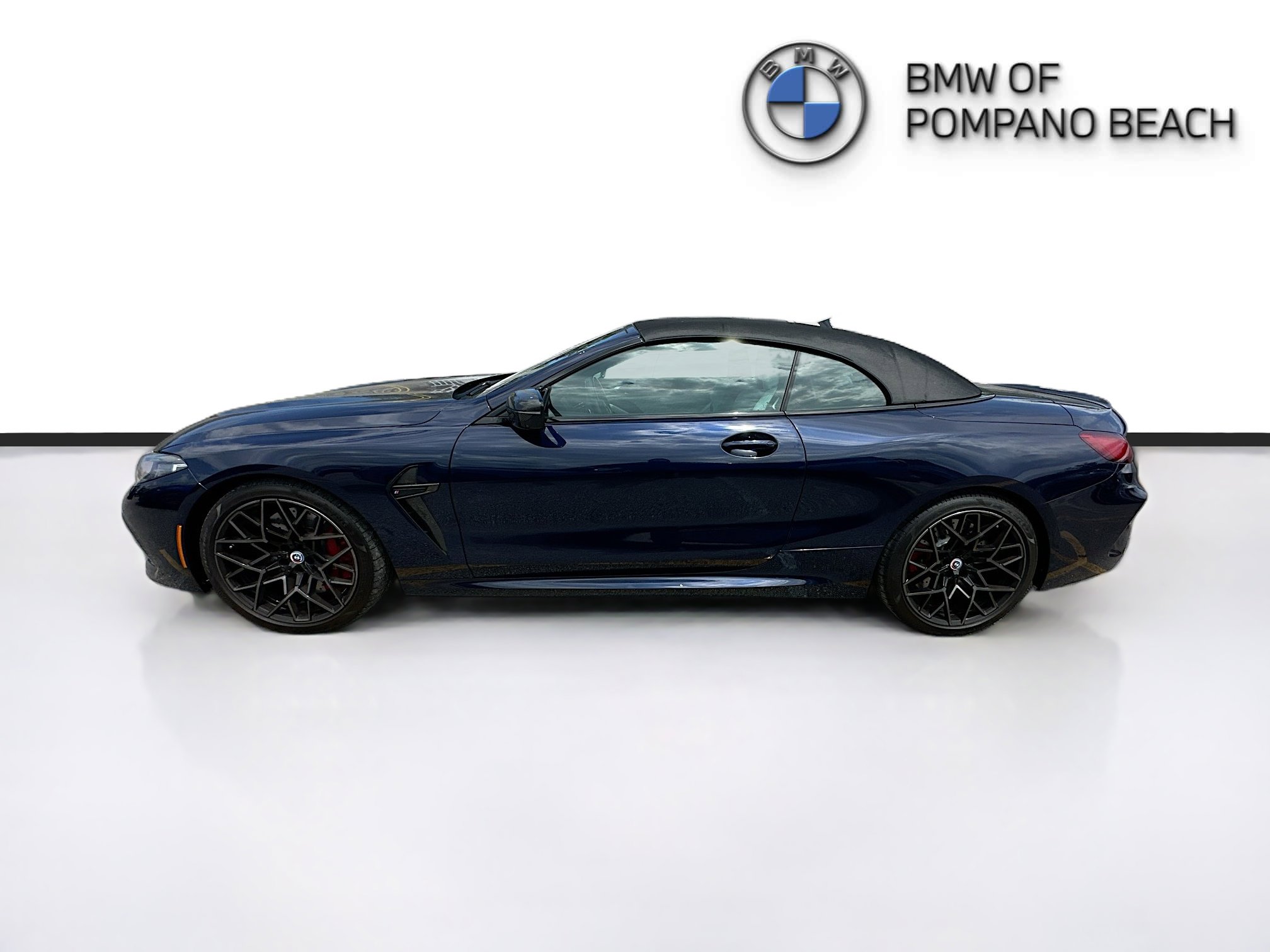 Used 2023 BMW M8 Competition w/ M Carbon Exterior Package AWD/4WD image 4