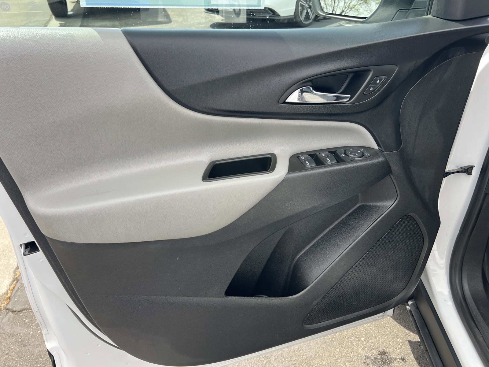 Used 2023 Chevrolet Equinox LS w/ LS Convenience Package FWD image 6
