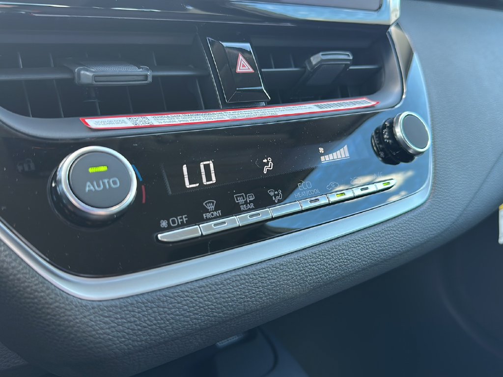 Used 2025 Toyota Corolla LE w/ LE Premium Package FWD image 19