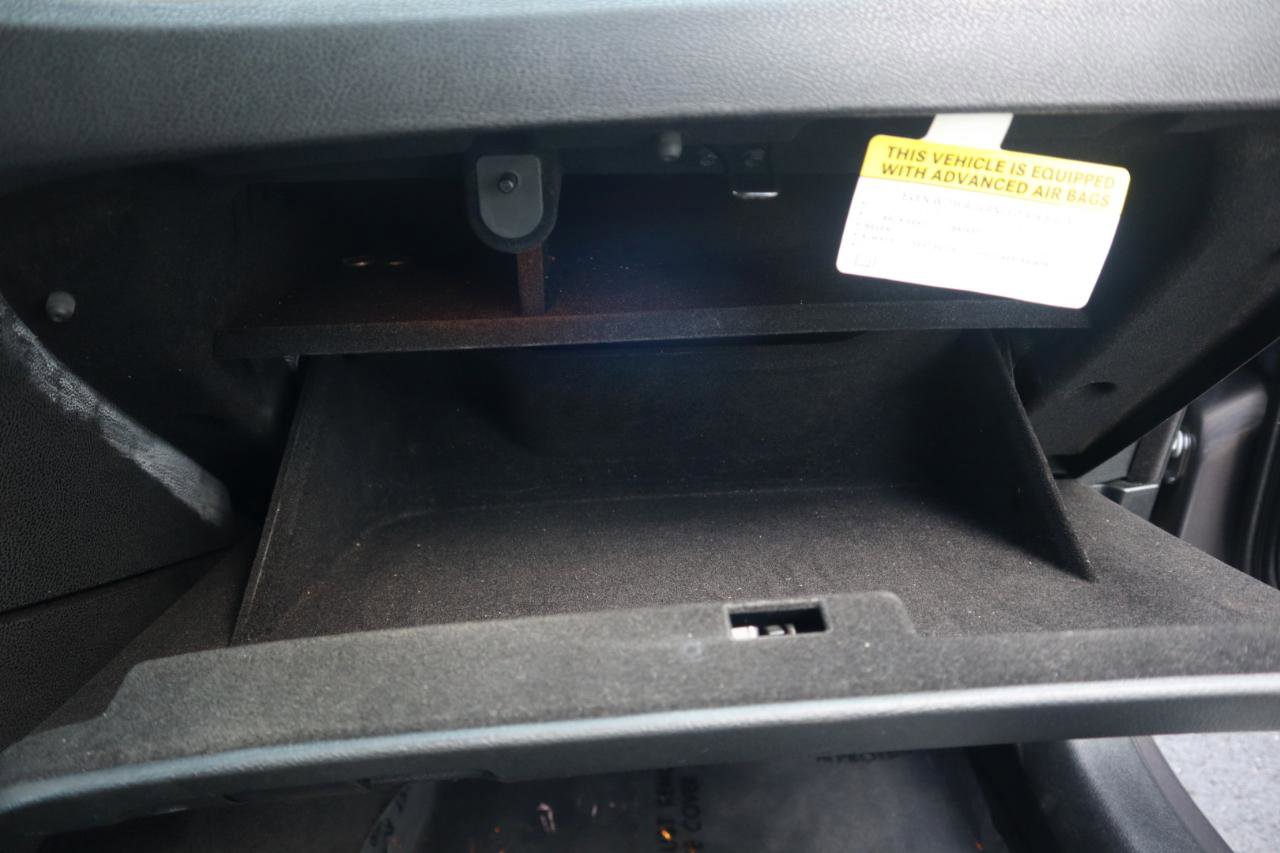 Used 2015 Chrysler 300 C w/ Light Group image 43