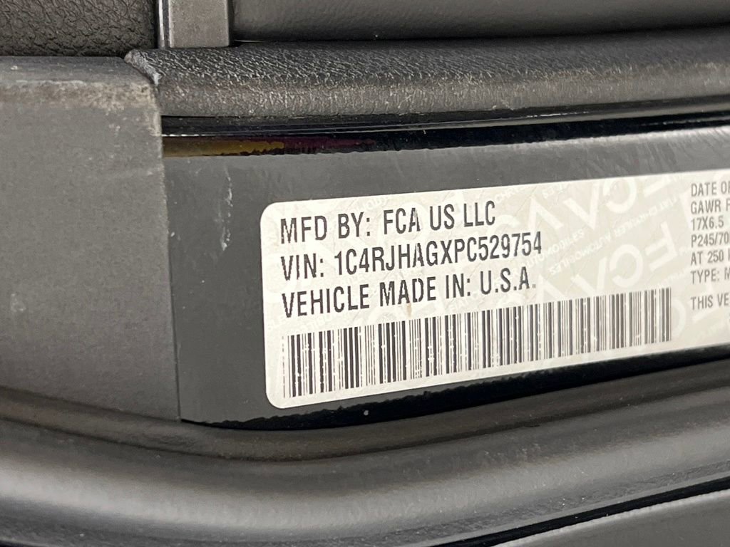 Used 2023 Jeep Grand Cherokee Laredo image 41