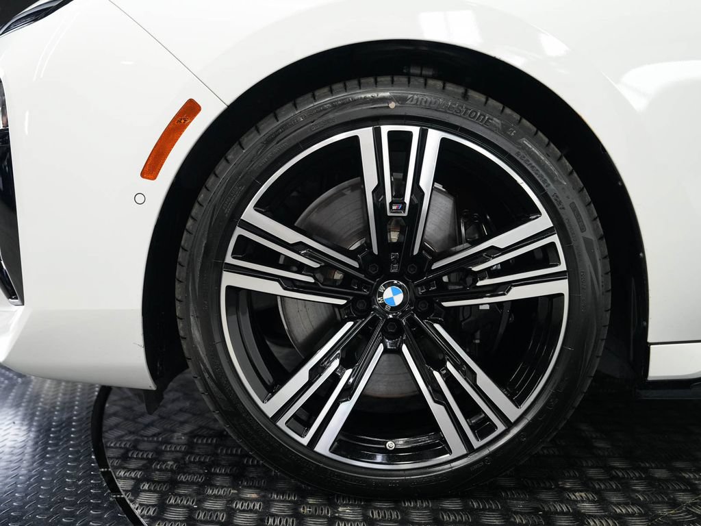Used 2023 BMW i7 xDrive60 AWD/4WD image 9