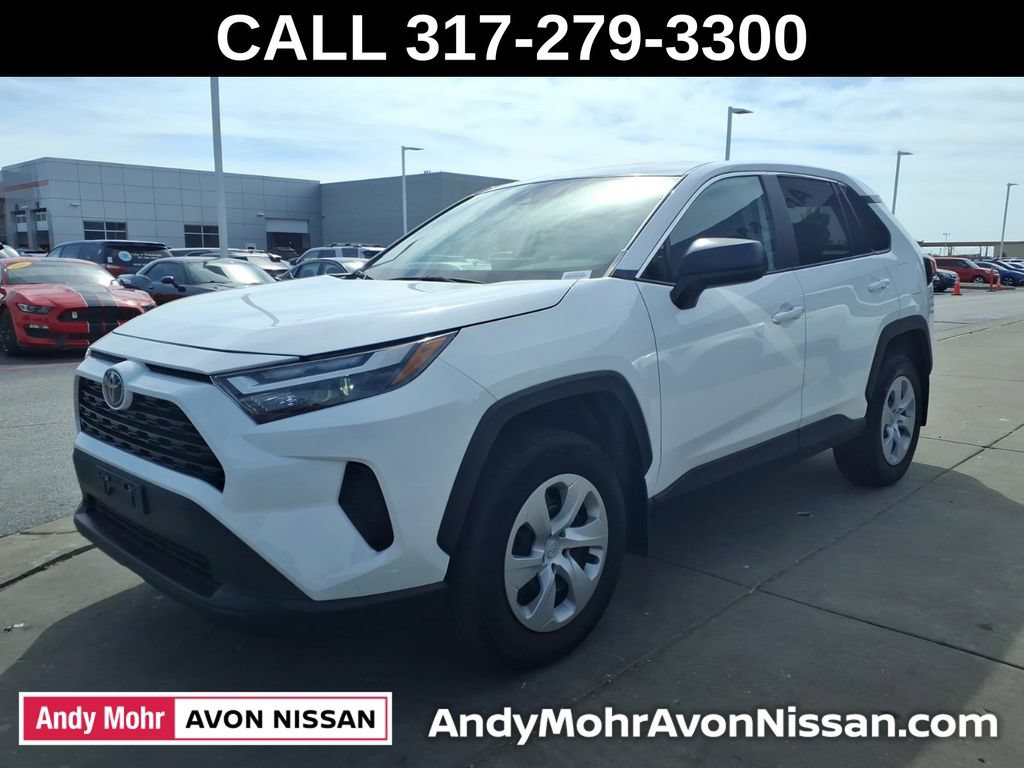 Used 2025 Toyota RAV4 LE AWD/4WD image 4