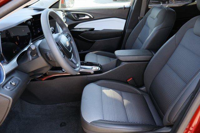 Certified 2025 Chevrolet Trax LT image 19