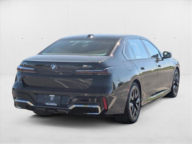 Used 2024 BMW i7 M70 w/ Premium Package image 2