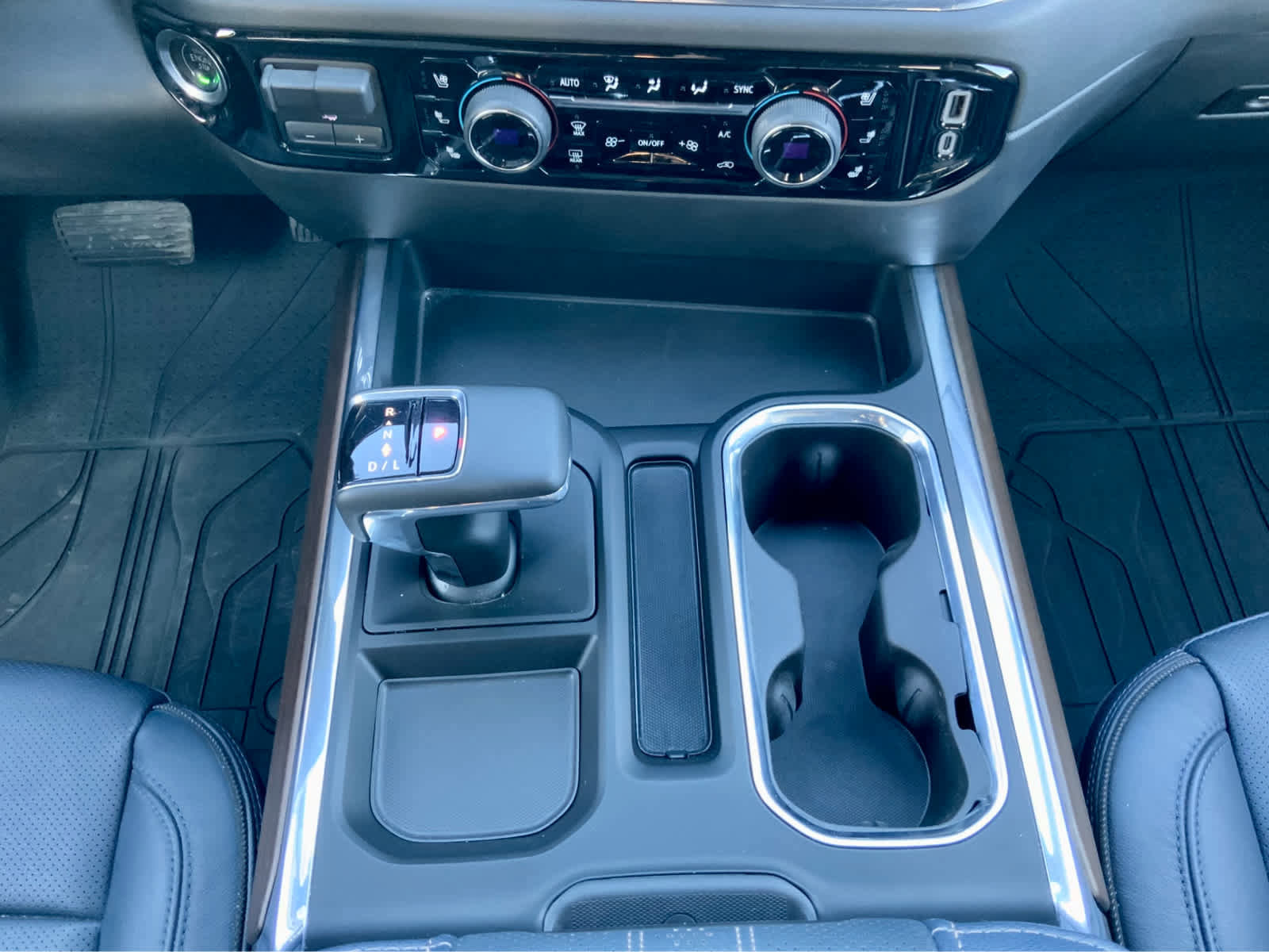 Used 2024 Chevrolet Silverado 1500 High Country w/ Technology Package image 47