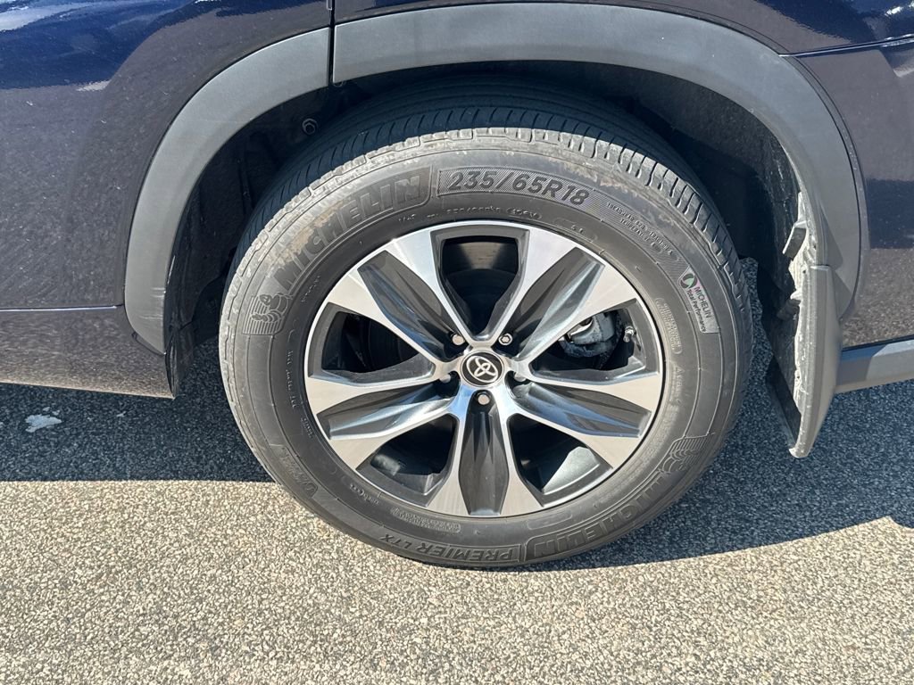 Used 2025 Toyota Highlander XLE image 42