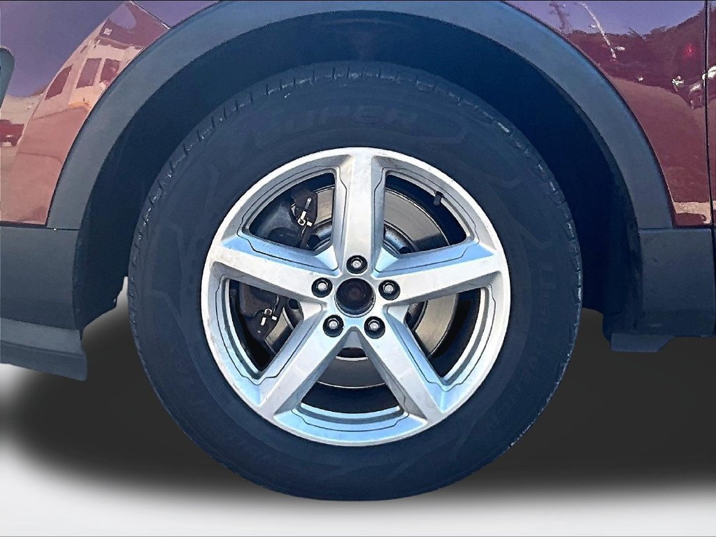 Used 2016 Ford Explorer XLT w/ Equipment Group 202A AWD/4WD image 10
