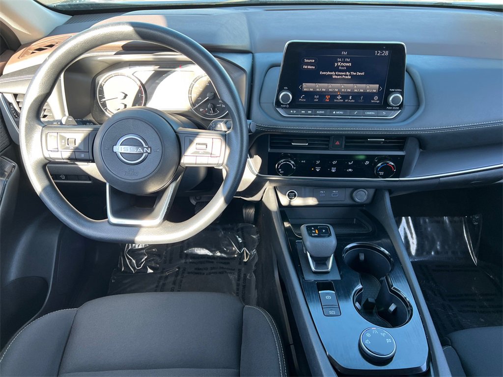 Used 2023 Nissan Rogue S image 9