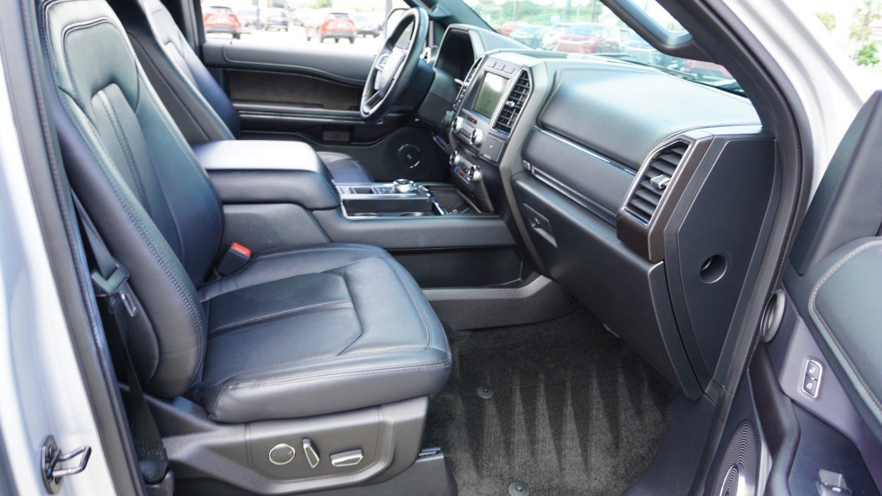 Used 2018 Ford Expedition Limited w/ Equipment Group 301A RWD image 15