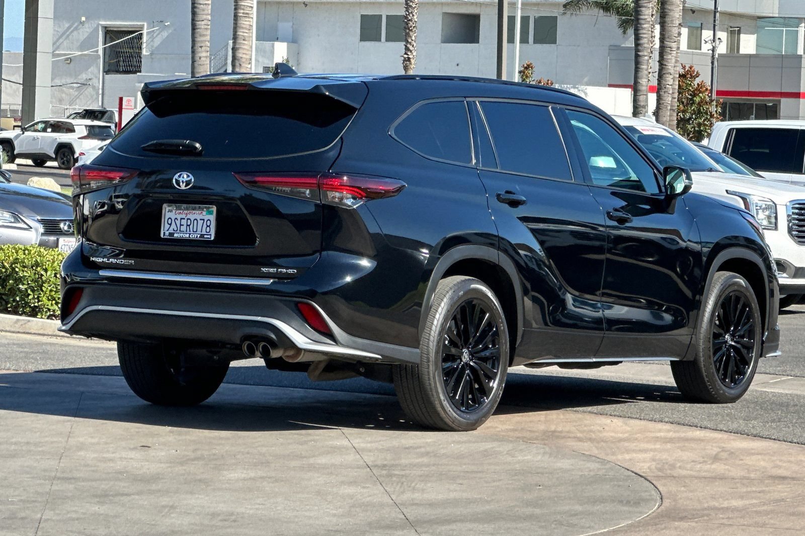 Used 2025 Toyota Highlander XSE AWD/4WD image 4