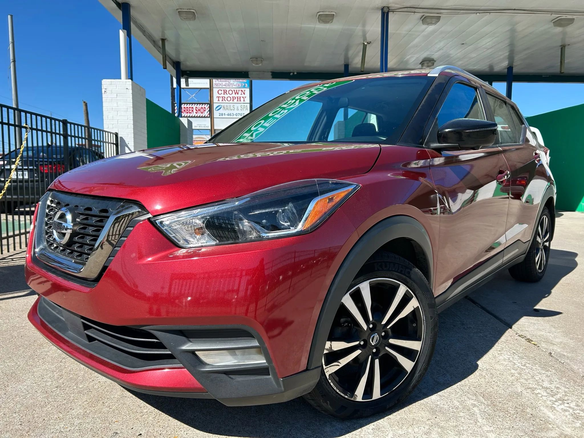 Used 2020 Nissan Kicks SR image 2