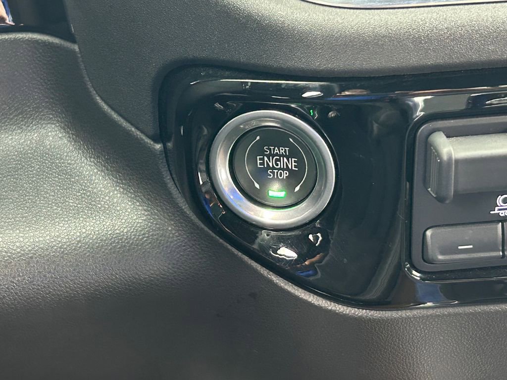 Used 2022 Chevrolet Silverado 1500 High Country image 35