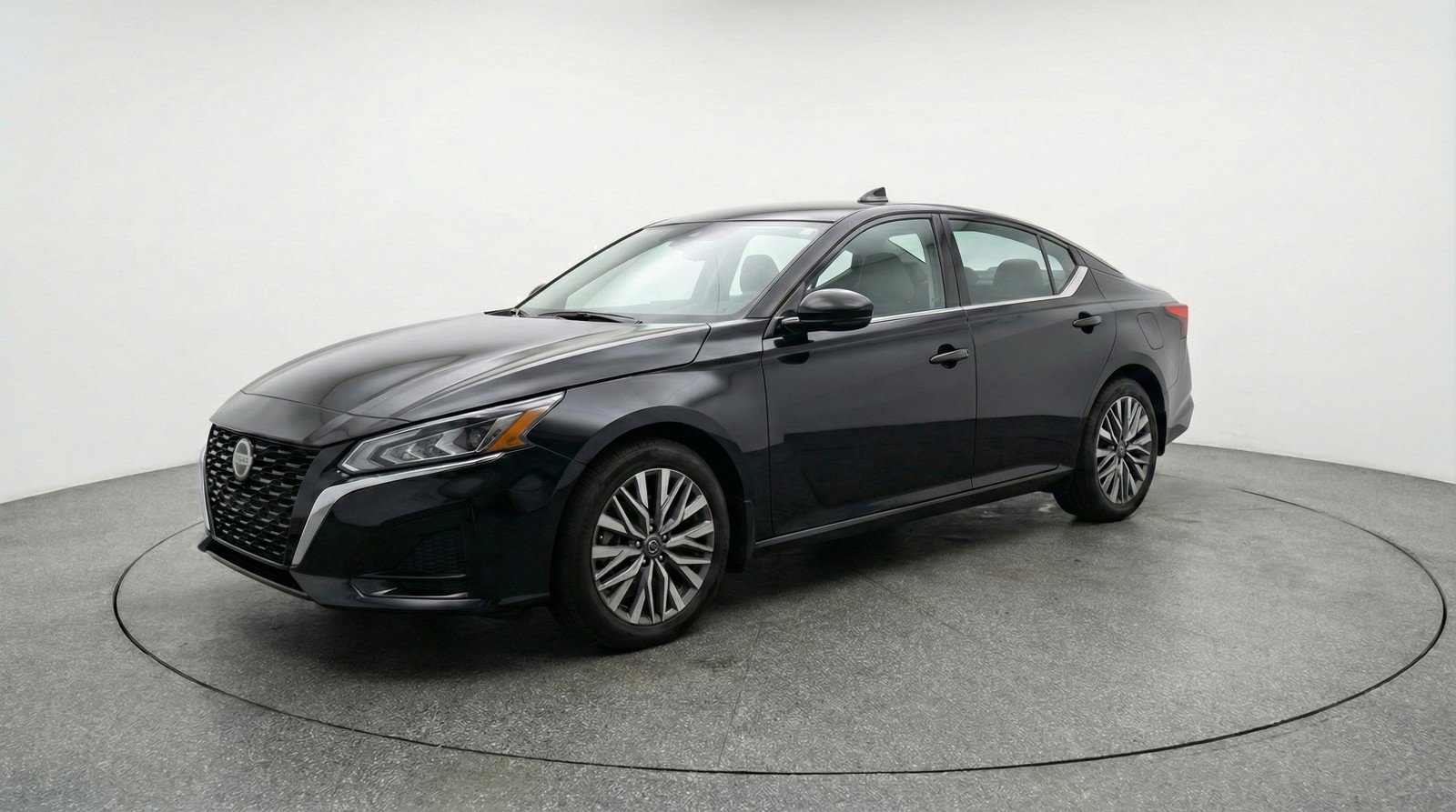 Used 2025 Nissan Altima 2.5 SV FWD image 3