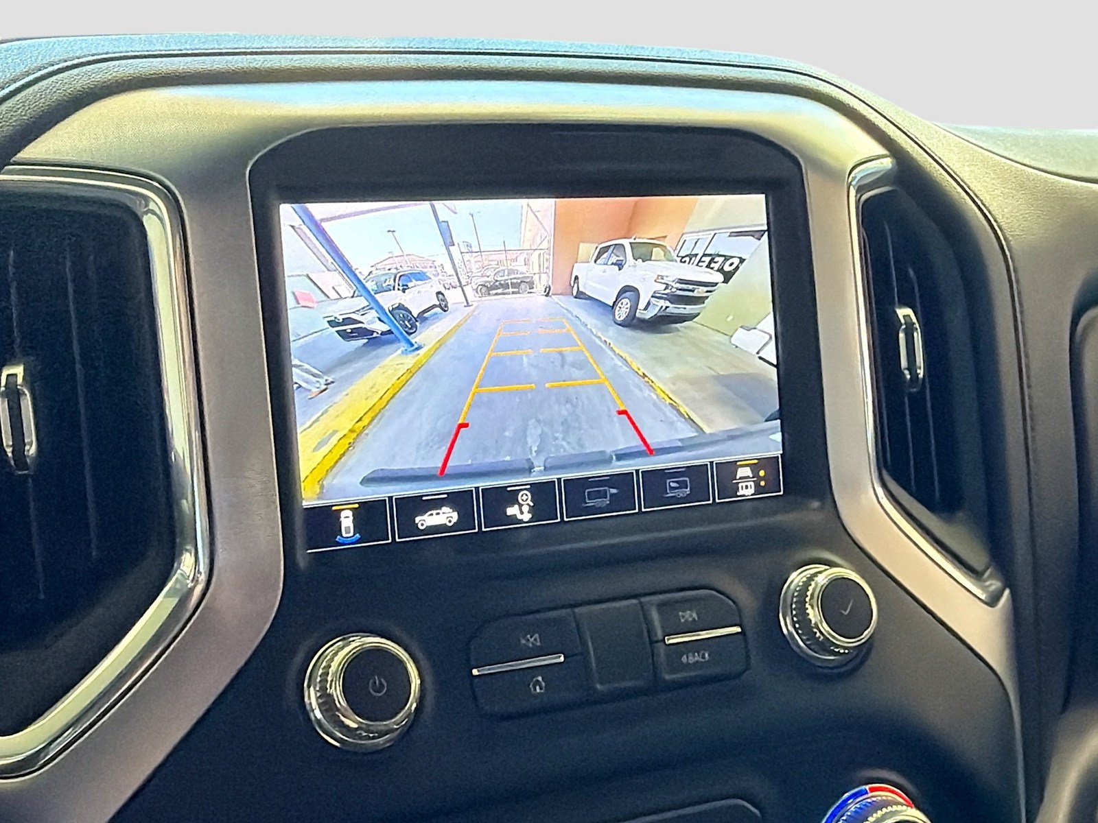 Used 2020 GMC Sierra 1500 Elevation w/ Elevation Value Package AWD/4WD image 9