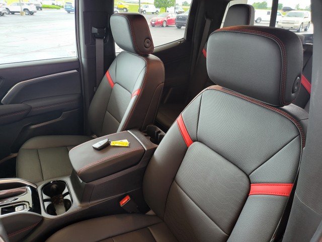Used 2026 Chevrolet Colorado Z71 w/ Technology Package AWD/4WD image 4