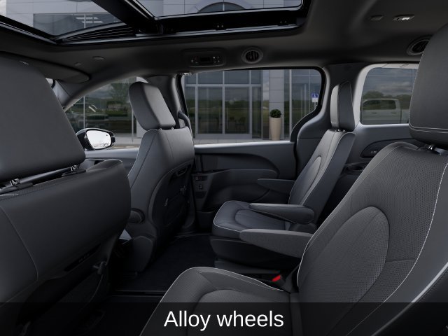 New 2027 Chrysler Pacifica Limited AWD/4WD image 32