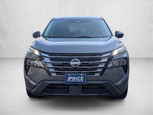 Used 2024 Nissan Rogue S AWD/4WD image 2