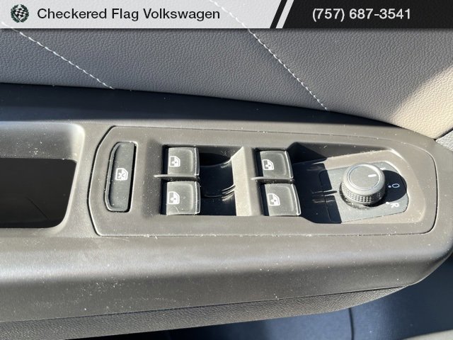 Used 2022 Volkswagen Atlas Cross Sport SE image 16