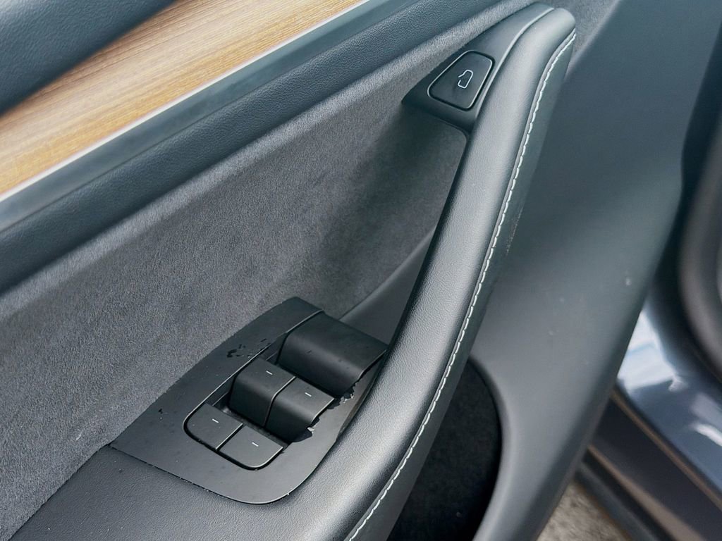 Used 2023 Tesla Model Y Long Range image 23