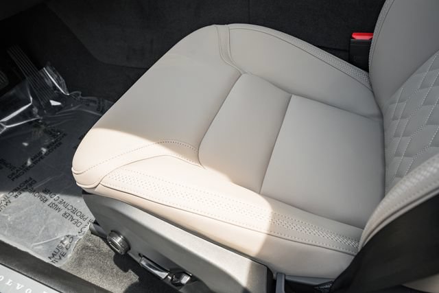 New 2026 Volvo XC60 T8 Plus w/ Climate Package AWD/4WD image 32