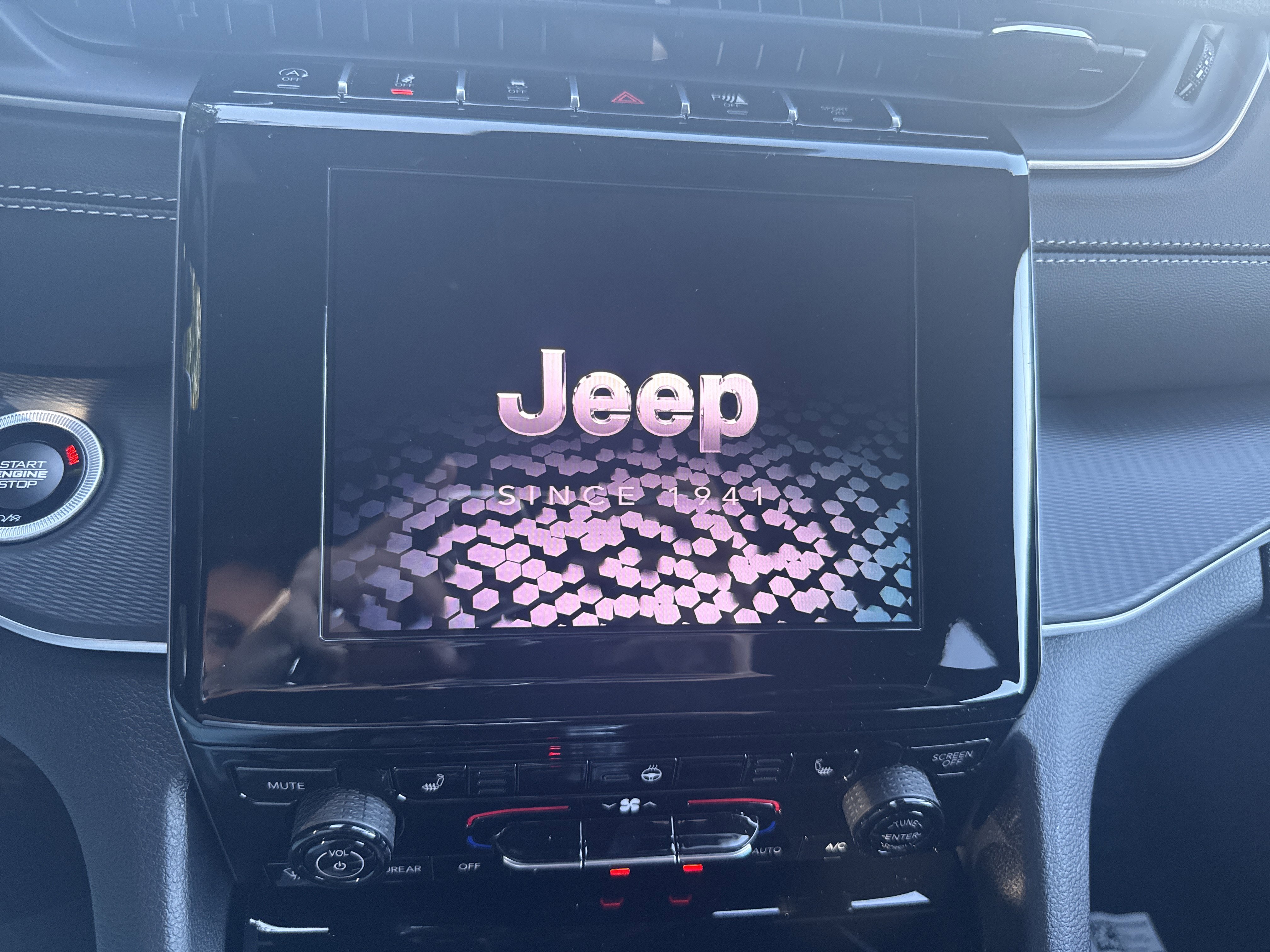 New 2025 Jeep Grand Cherokee L Altitude image 26