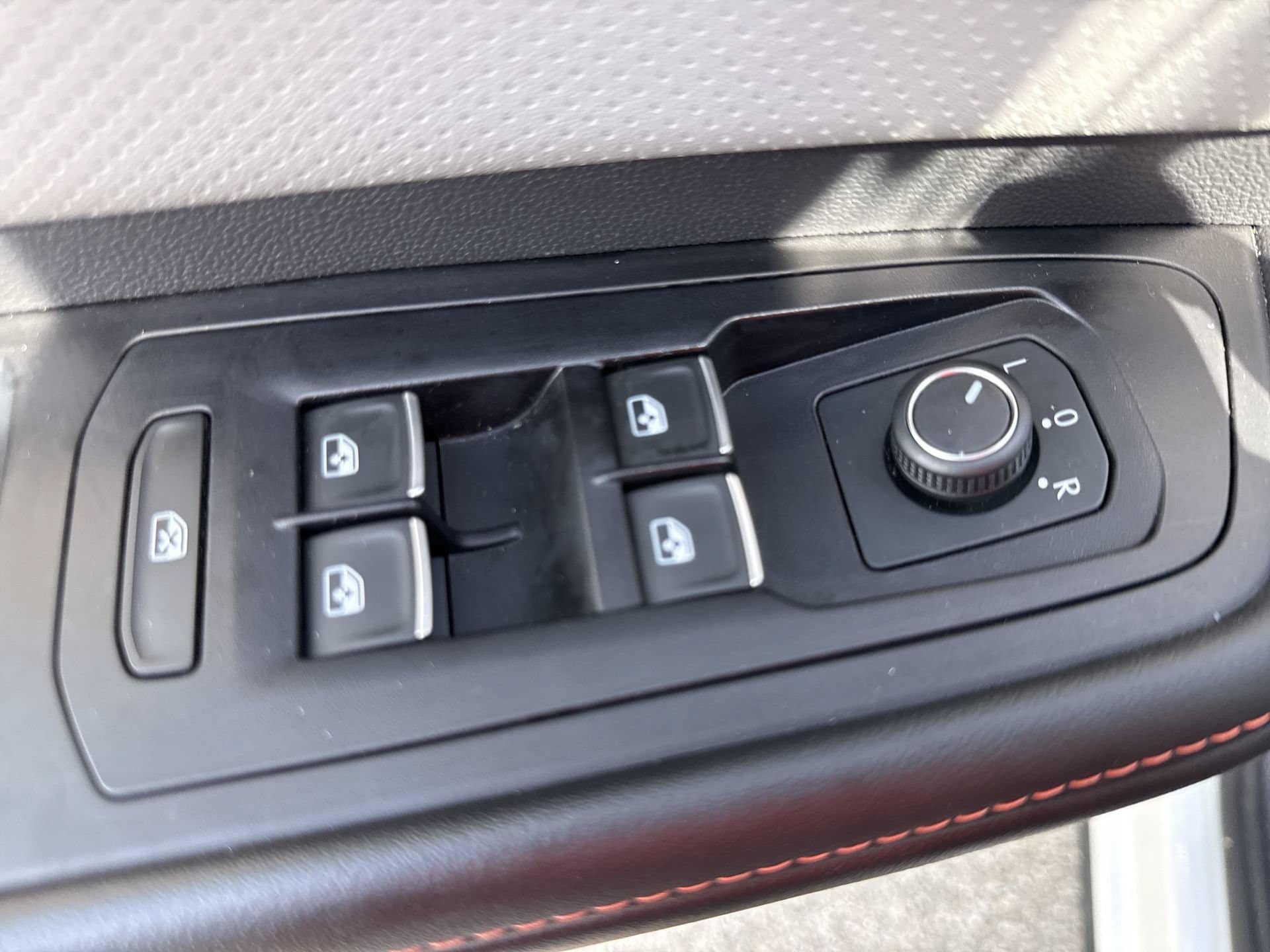 Used 2024 Volkswagen Atlas Peak Edition SE AWD/4WD image 15