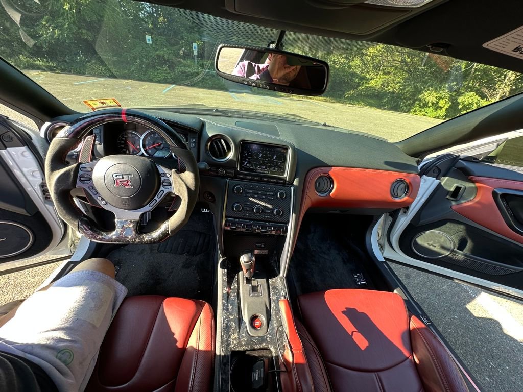 Used 2014 Nissan GT-R Premium w/ Premium Interior Package image 25