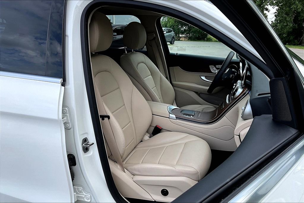 Used 2022 Mercedes-Benz GLC 300 w/ Premium Package Lite image 10