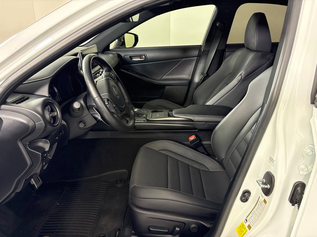 Used 2024 Lexus IS 500 RWD image 28