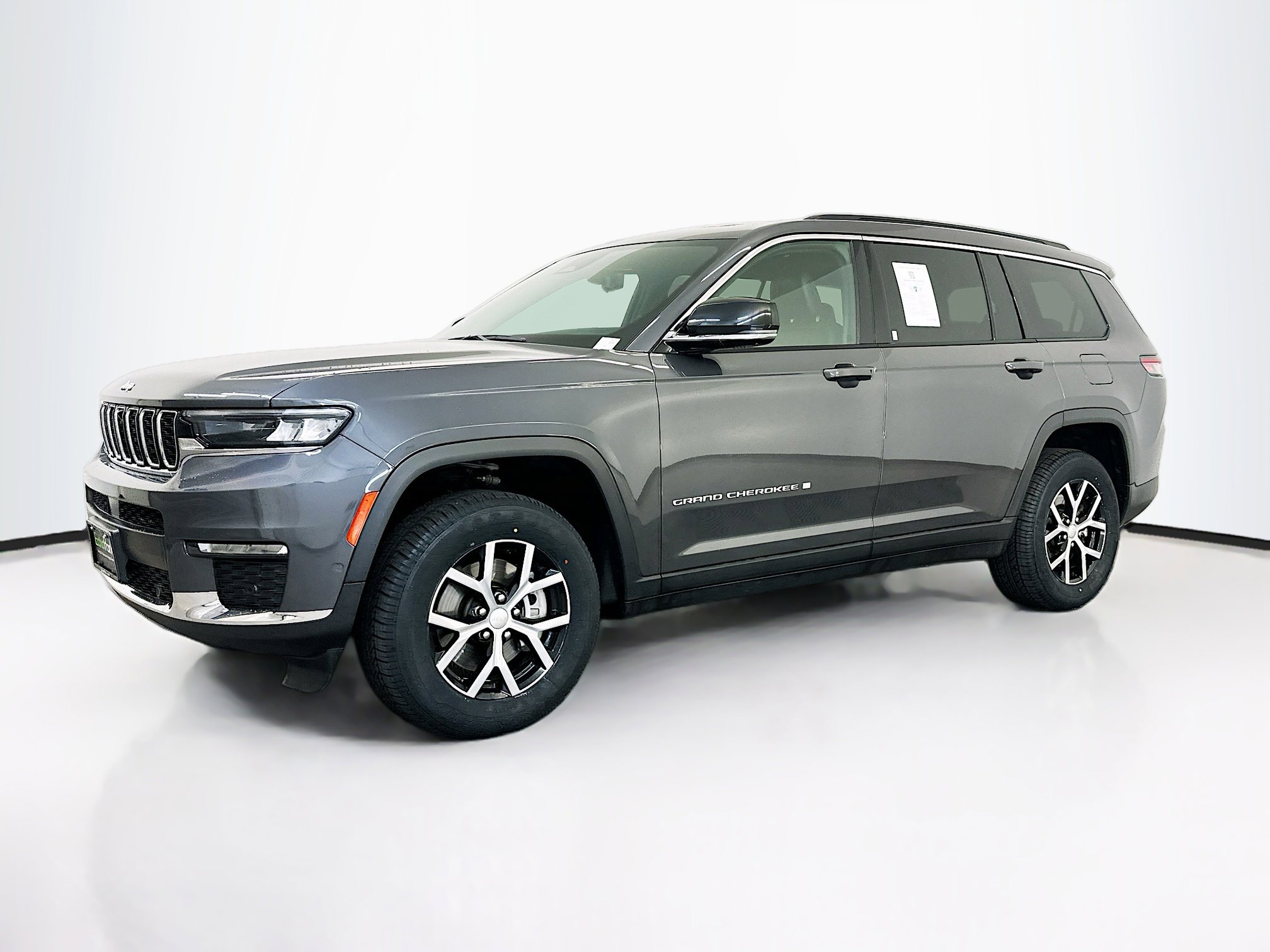 Used 2024 Jeep Grand Cherokee L Limited w/ Luxury Tech Group II image 3