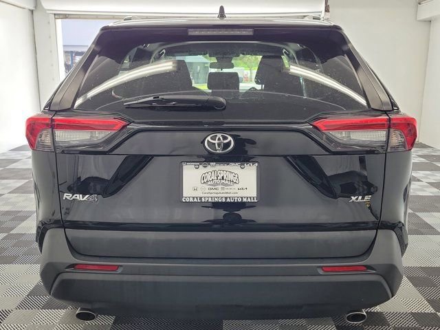 Used 2021 Toyota RAV4 XLE FWD image 5