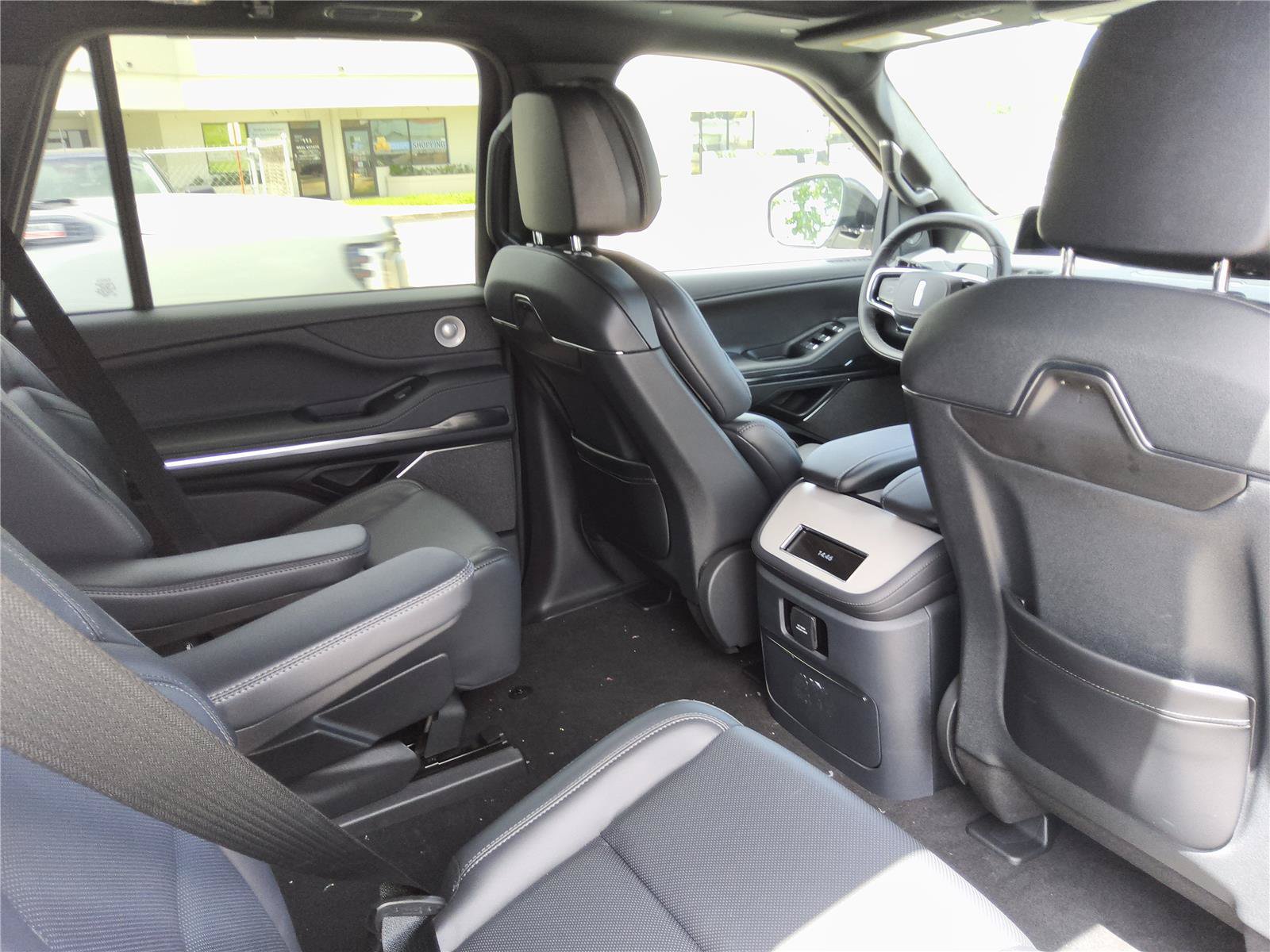 New 2027 Lincoln Navigator Reserve w/ Jet Appearance Package RWD image 30