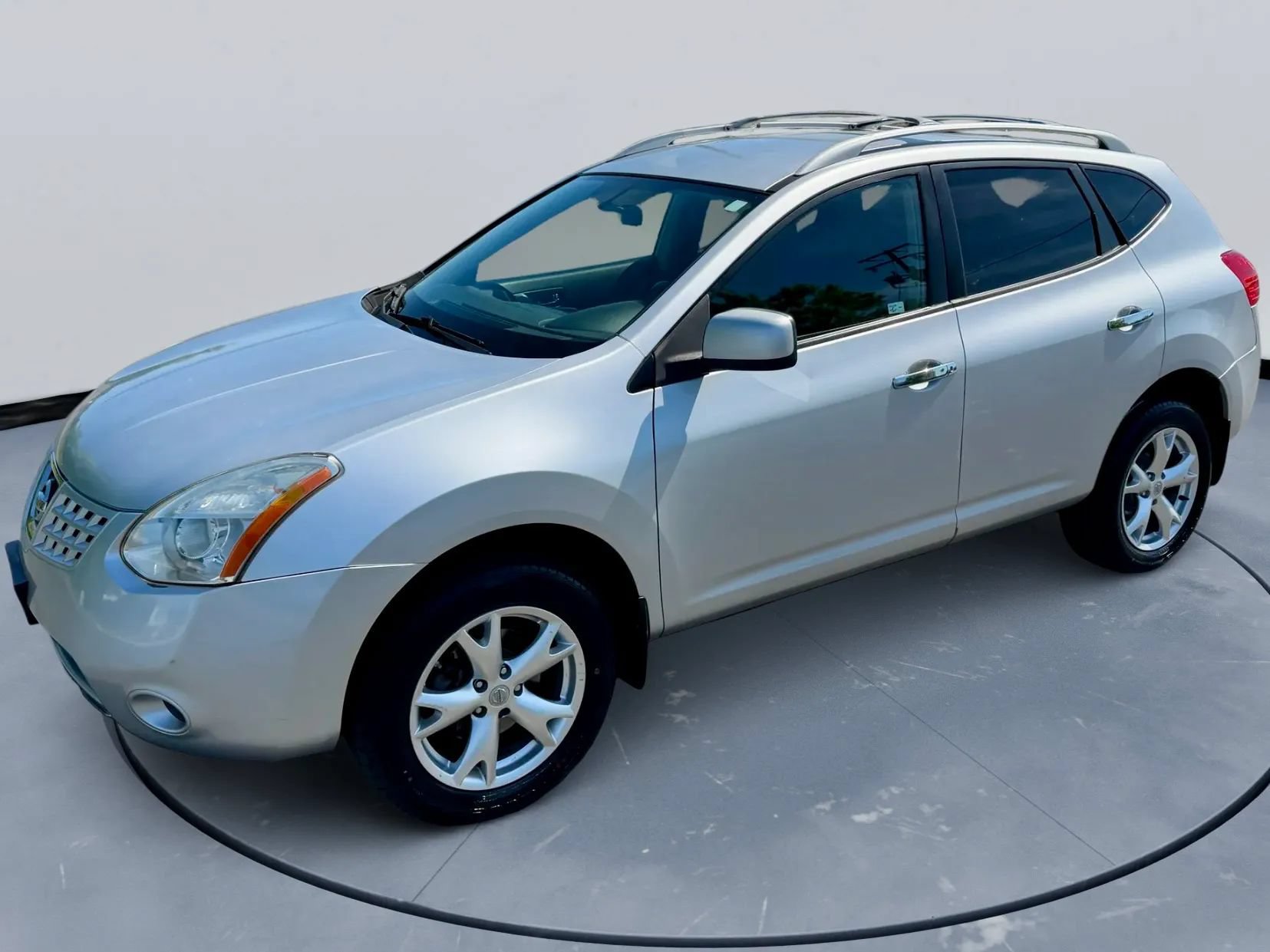Used 2010 Nissan Rogue SL AWD/4WD image 2