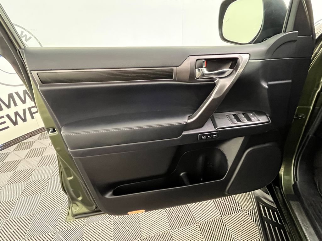 Used 2022 Lexus GX 460 w/ Black Line Special Edition AWD/4WD image 30