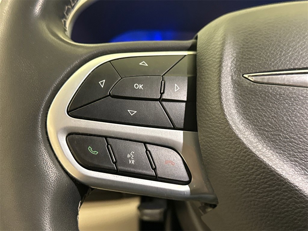 Used 2022 Chrysler Pacifica Touring-L image 31