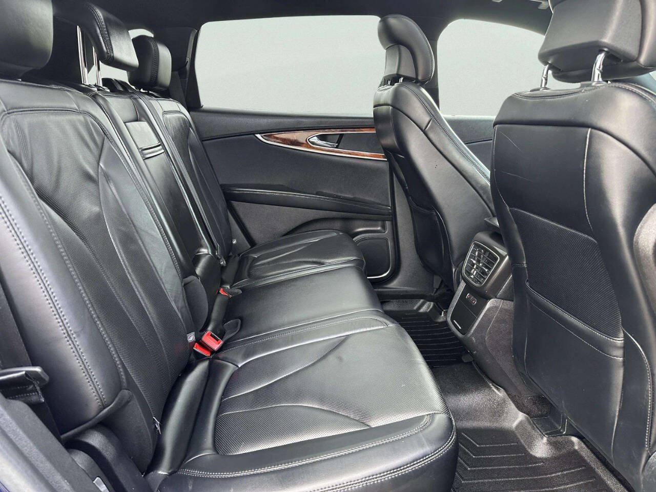 Used 2017 Lincoln MKX Reserve AWD/4WD image 16