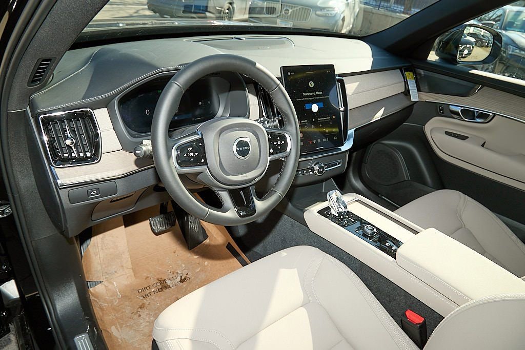 New 2026 Volvo XC90 B6 Plus w/ Protection Package image 12