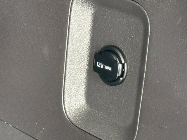 Used 2025 Kia Carnival FWD image 5