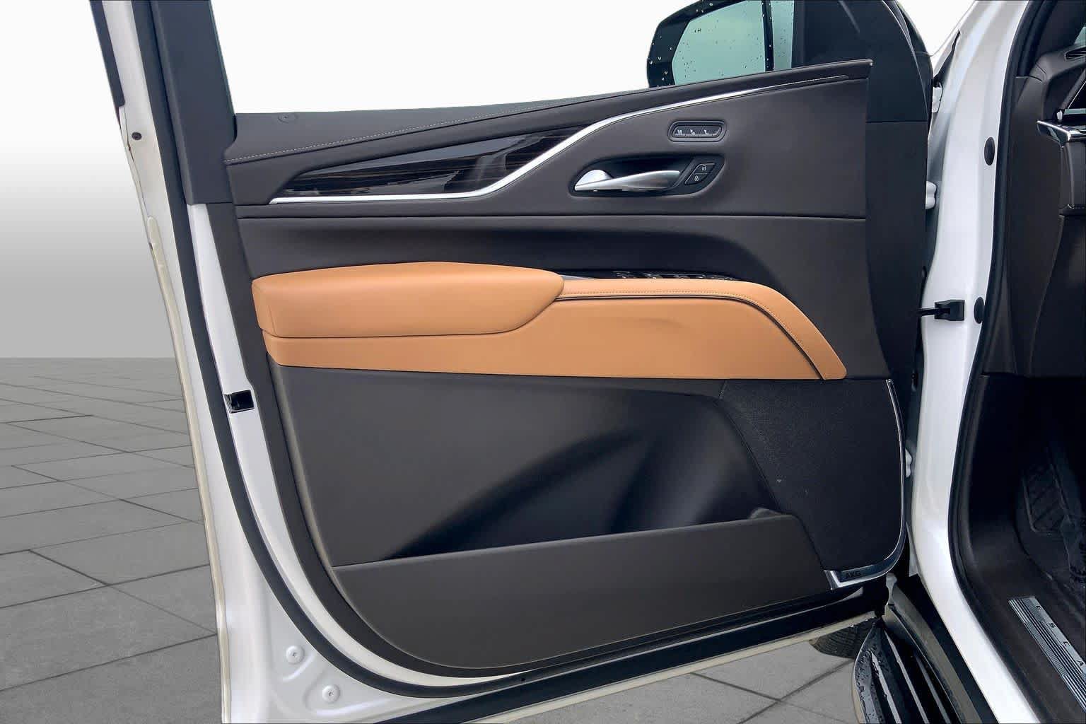 Used 2023 Cadillac Escalade ESV Premium Luxury AWD/4WD image 19