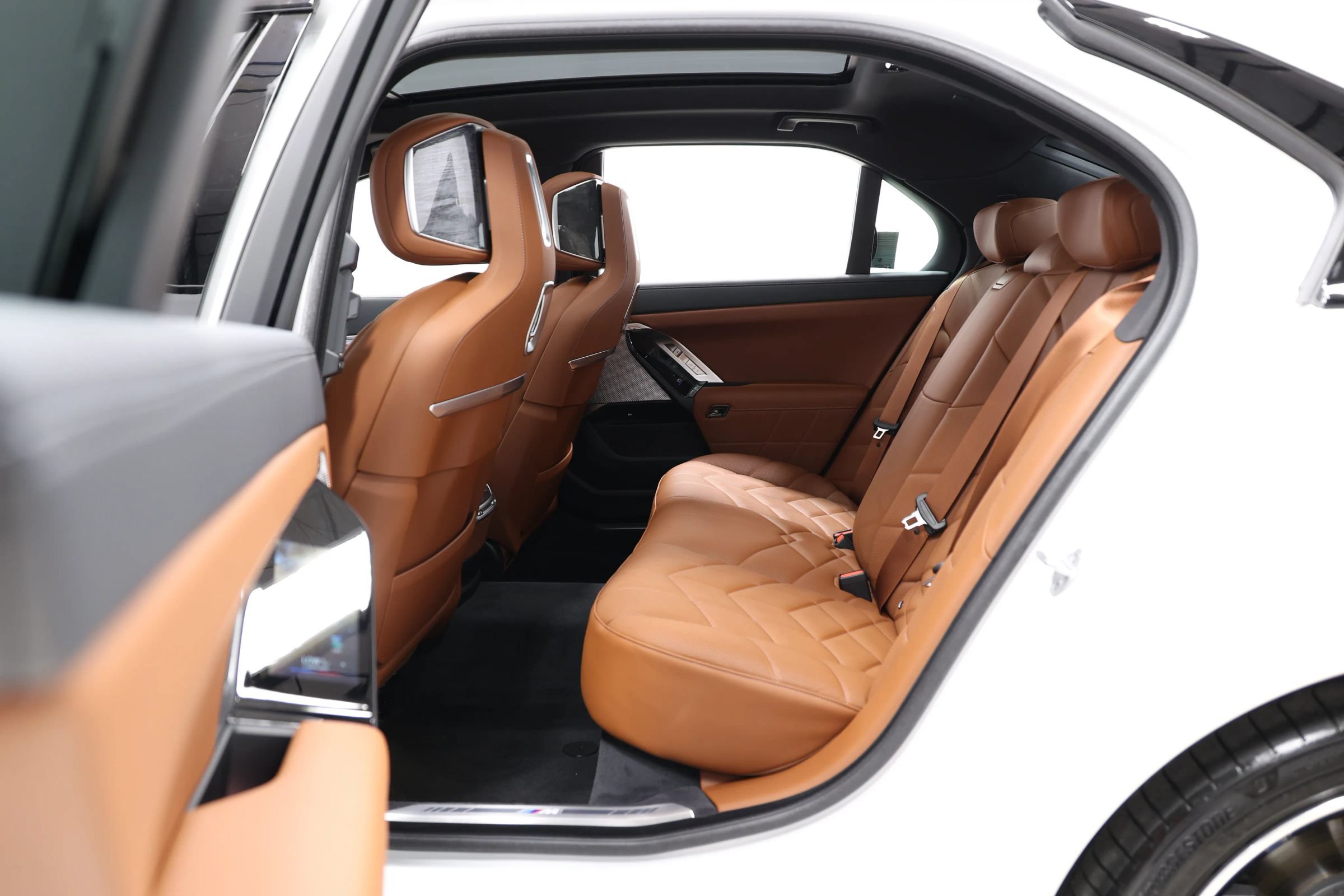 Used 2025 BMW 740i xDrive w/ Executive Package AWD/4WD image 61