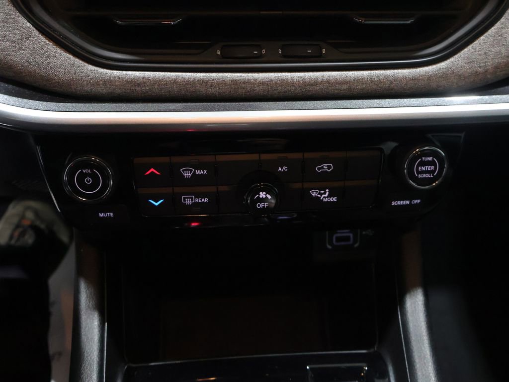 Used 2023 Jeep Compass Latitude image 26