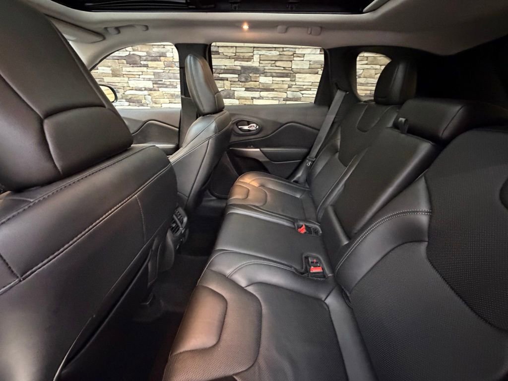 Used 2021 Jeep Cherokee Limited image 27