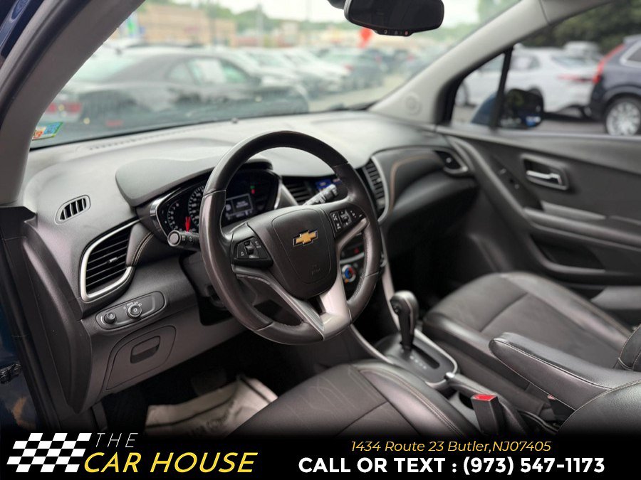 Used 2020 Chevrolet Trax LT w/ Driver Confidence Package AWD/4WD image 13