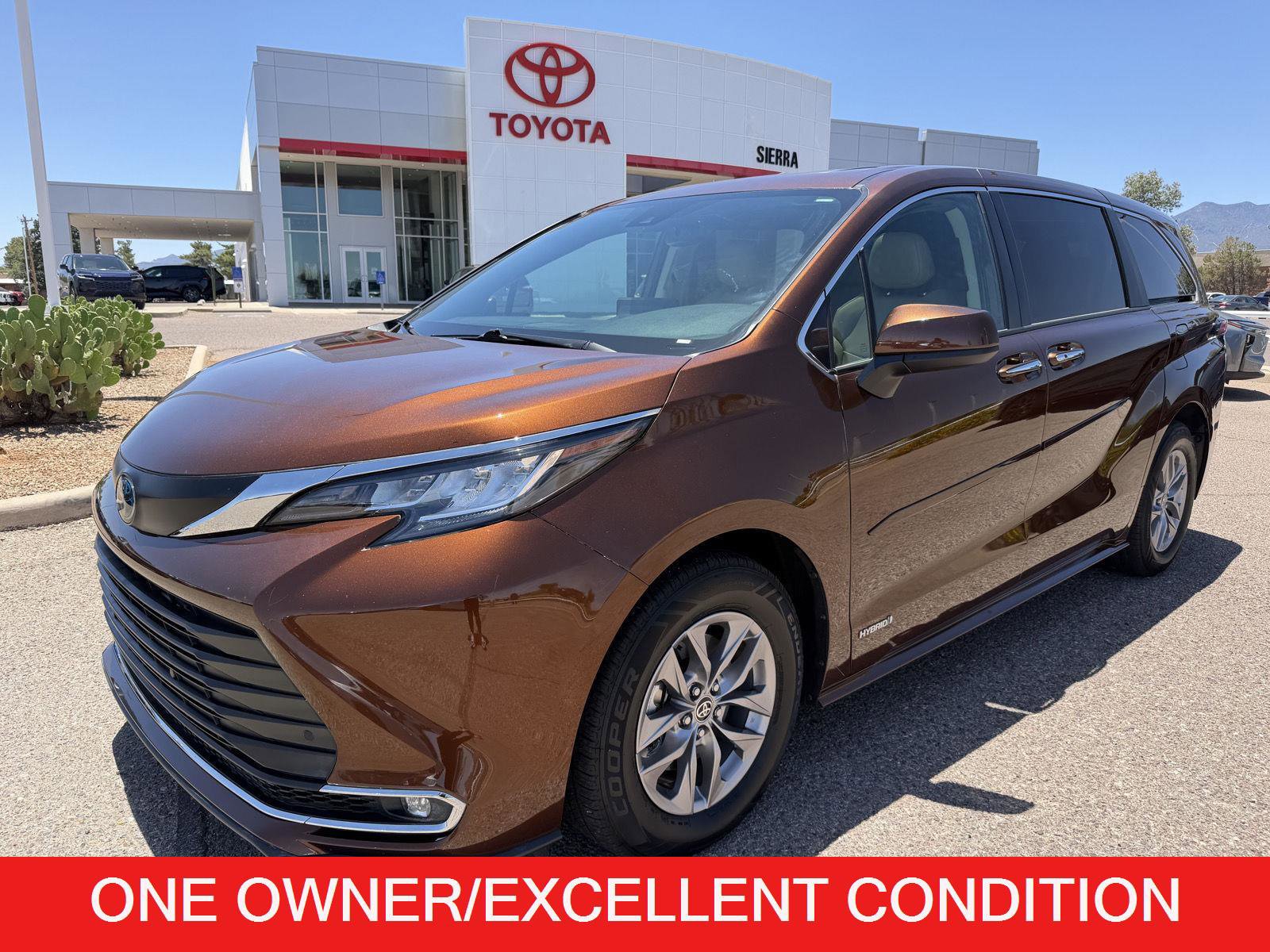 Used 2021 Toyota Sienna XLE FWD video 1