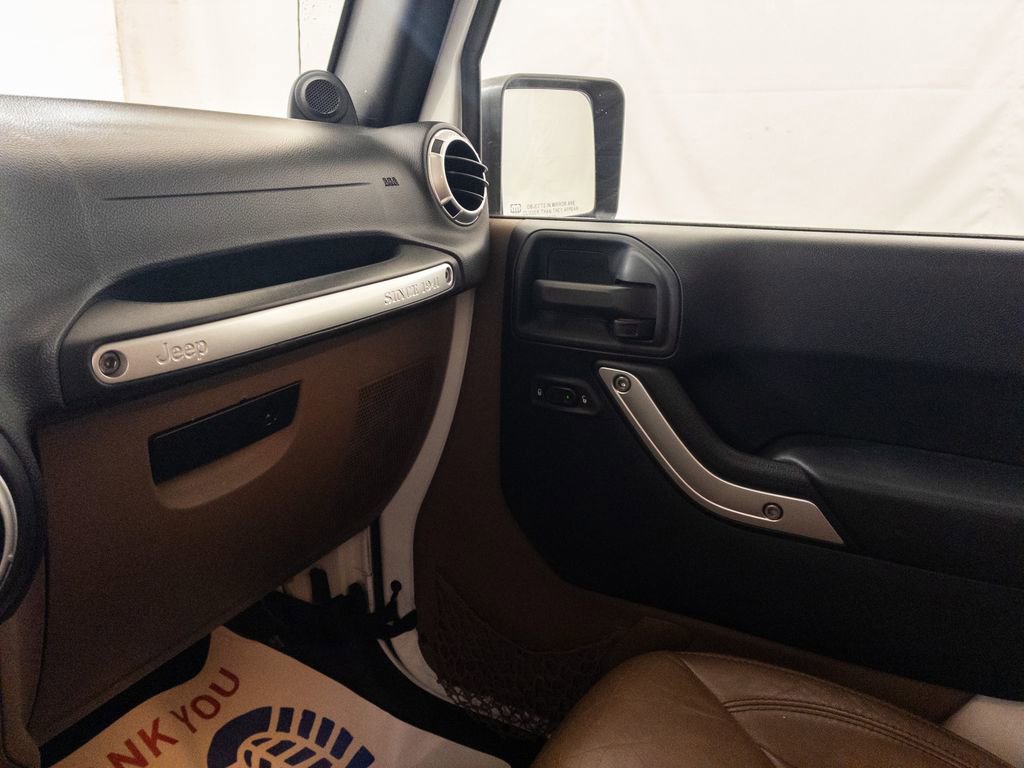 Used 2014 Jeep Wrangler Unlimited Sahara w/ Connectivity Group image 23
