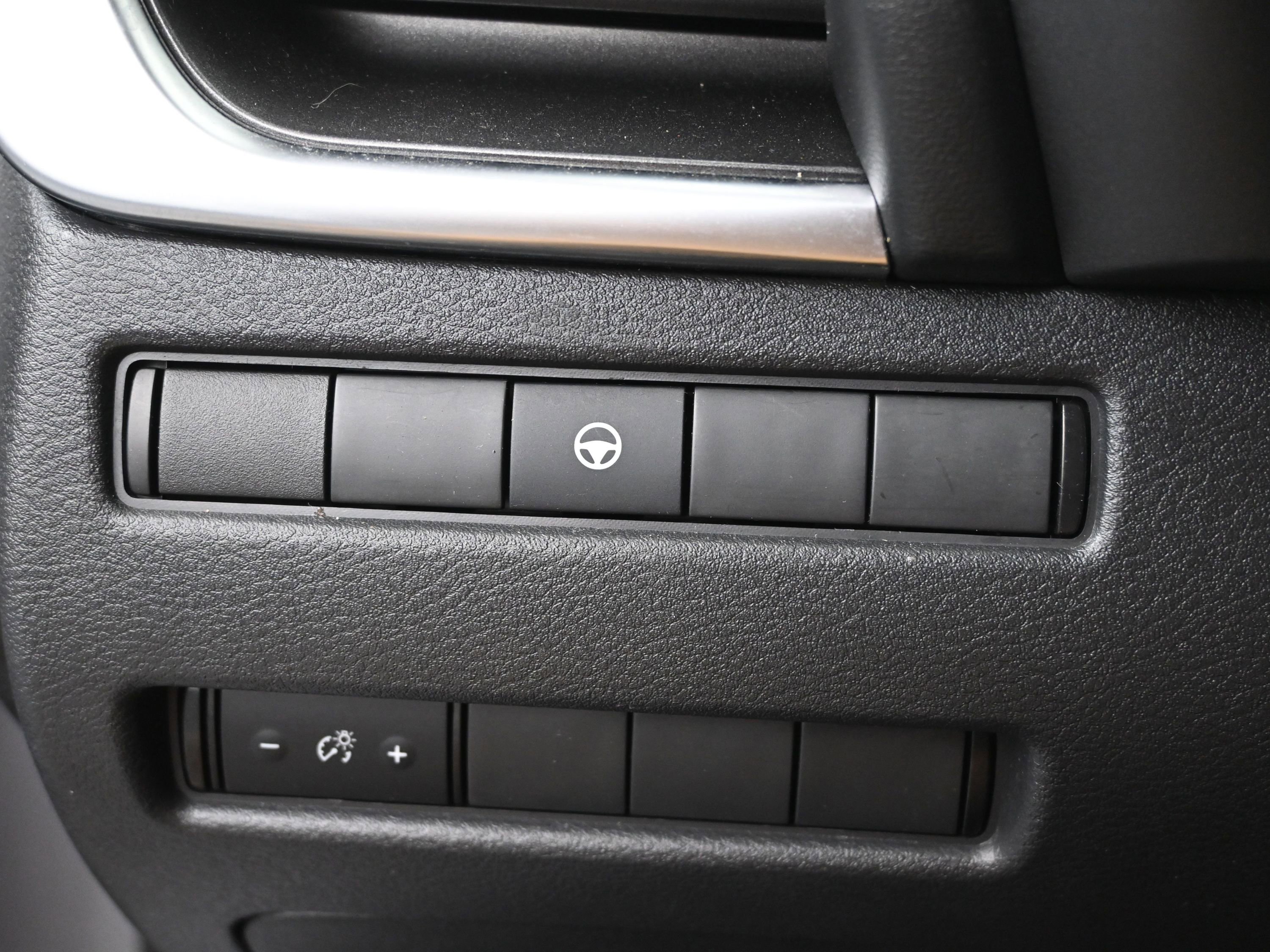 Used 2022 Nissan Rogue SV image 12